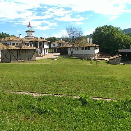 Hotel Ethnocomplex Krivini Exterior foto