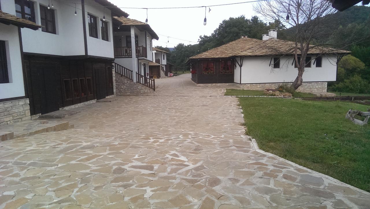 Hotel Ethnocomplex Krivini Exterior foto